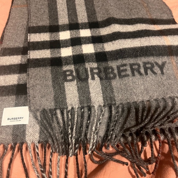 Contrast Check Cashmere Scarf - Picture 2 of 4